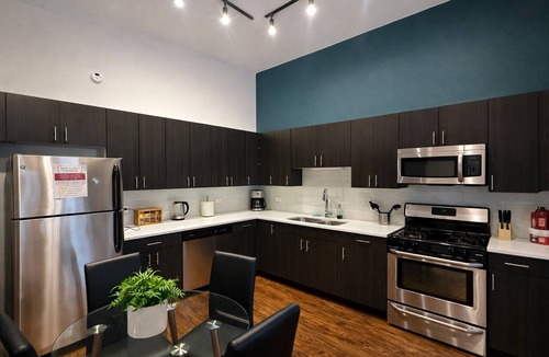 Near South Side Apartment | Comfy 3BR Chicago Retreat 420 Friendly Unit Near McCormick Place & Soldier Field