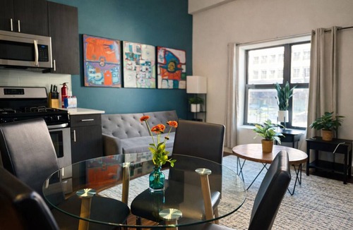 Near South Side Apartment | Comfy 3BR Chicago Retreat 420 Friendly Unit Near McCormick Place & Soldier Field