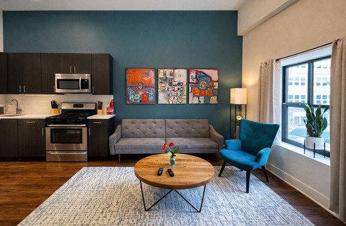 Near South Side Apartment | Comfy 3BR Chicago Retreat 420 Friendly Unit Near McCormick Place & Soldier Field