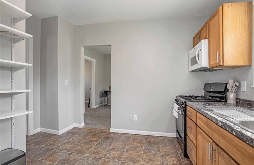 Kalamazoo Apartment | Comfy Craftsman Full 2 Bed Apartment w/Modern Luxuries