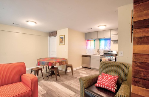 Lithonia House | comfy hide-out sleeps 5, 2 bedroom 1 bath