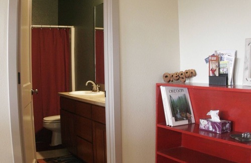 Terrebonne Apartment | Comfy n Cozy Hideaway that is great for Smith Rock enthusiast just 5 miles away!