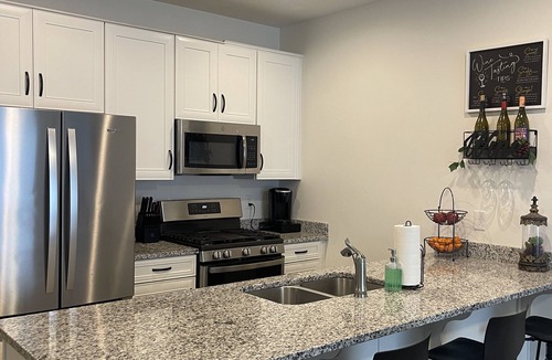 West Haven House | Comfy Townhome/2 Car Garage/Balcony/Grill