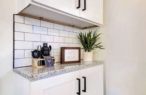 Norwood House | Completely Updated Home-sleeps 6-Centrally Located