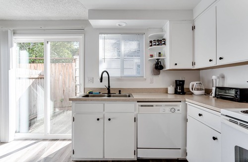 College Hill Apartment | 😍 Condo (#2) UO, Autzen Stadium, Amazon Park, Enjoy Eugene!