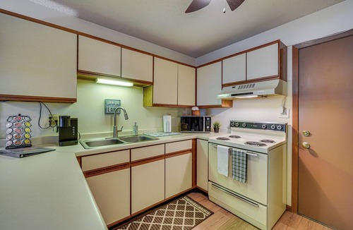 Siren Condo | Condo with Beautiful Lake Views! Steps to Lake