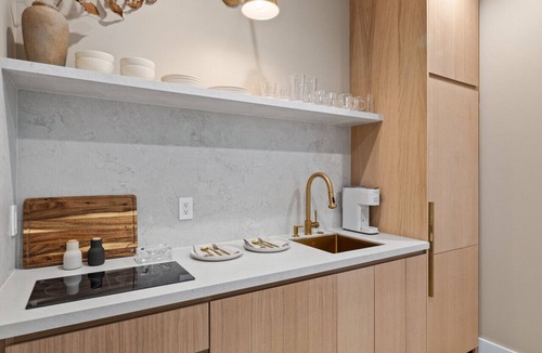 Sparta Cabin | Constellation Lyra Suite