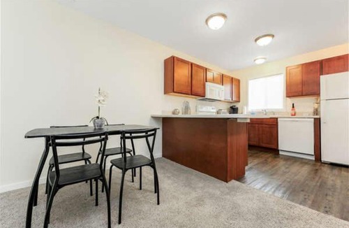 Holiday Hills Apartment | ✵ Contemporary 2 Bedroom Apt. @ Holiday Village ➠ Unit 3891 ✵