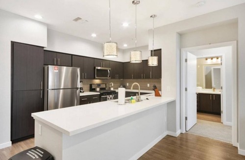 Menlo Park Condo | Contemporary Menlo Park Living with Pool