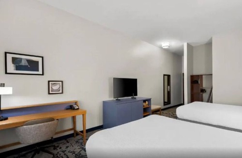 South Baton Rouge Hotel | Convenient Baton Rouge Stay & Enjoy Free Breakfast - Perfect for Family Getaway
