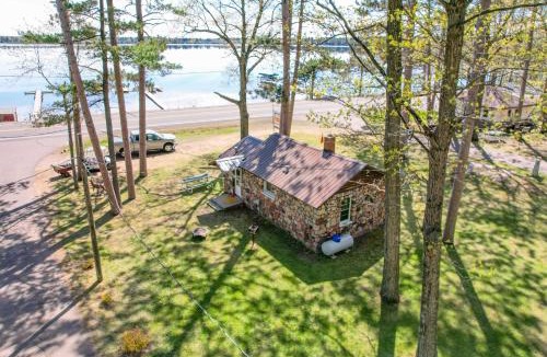 Stone Lake House | Convenient Cabin w/Access to 3 Boat Docks!