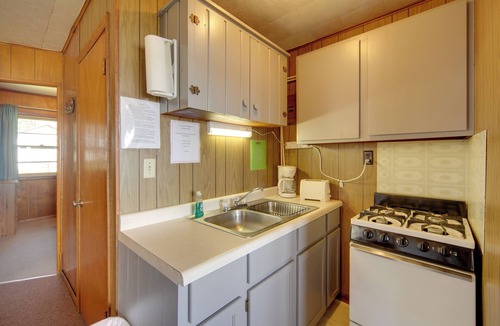 Stone Lake Cabin | Convenient Cabin w/Access to 3 Boat Docks!