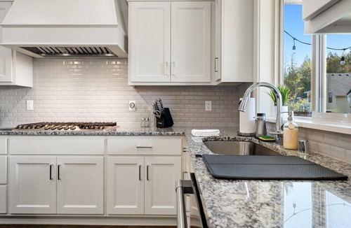 Salmon Creek House | Convenient Family Stay Close to Everything!