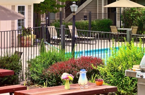 Eagan House | Convenient Stay in Minnesota, 3 Beautiful Units, Onsite Pool, Pets Allowed