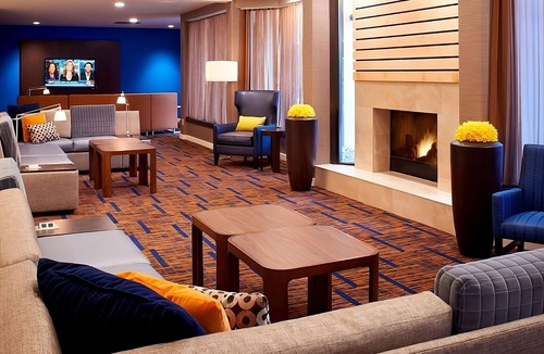 Auburn Hills Hotel | Convenient Stay in Detroit Auburn Hills! 2 Enjoyable Units, Pets Allowed, Pool!