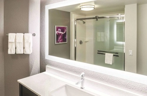 Woodlands Village House | Convenient Stay, Superb Location! 3 Comfortable Units, Pool, Free Breakfast
