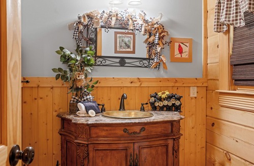 Cleveland Cabin | Copper Canyon - Luxury Lodge located on Private Lake