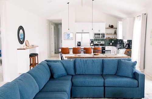 Gulfport House | Coral Cottage, new beach house w/heated pool
