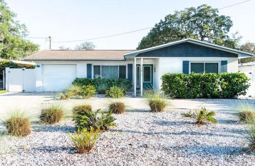 Baywood Village House | Coral Cottage pool gas firepit a 2bed 2bth sleeps 6