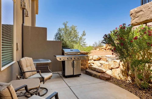Washington House | Coral Escape, Community Pool + Hot Tub
