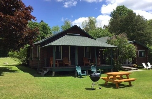 Cedarville Cabin | Coryell Cabin - Les Cheneaux Landing