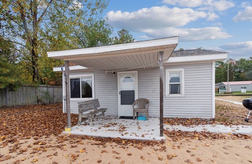 Greenbush Cabin | Cottage #3: 2BR/1BA Relaxing Lakefront Retreat!nn