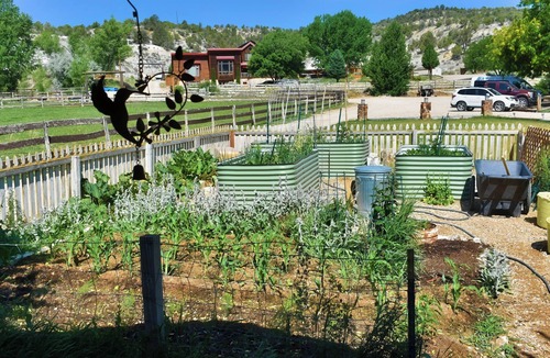 Zion National Park East Entrance Cabin | Country Cabin - Pool - Hot Tub -Breakfast -Farm -Quiet Side Zion -Near Bryce NP