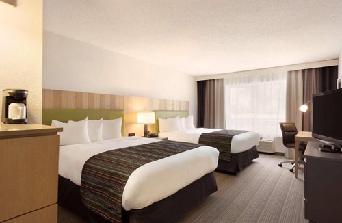 Chippewa Falls Hotel | Country Inn & Suites by Radisson, Chippewa Falls, WI