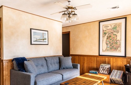 Baroda House | County Estate With Pool, Movie Barn, Dog Run, 20 Acres & More! - 20 acre country