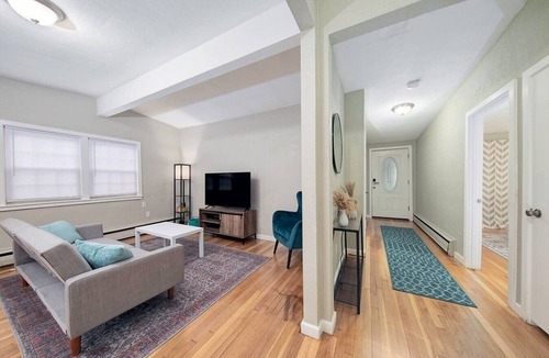 Marblehead Apartment | Couples & Beach lovers Meet your needs here