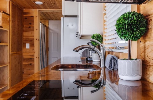 Apple Valley House | Couples’ Escape Near Zion | Pet Friendly
