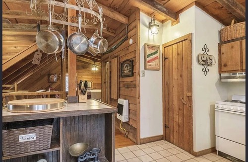 Foxfire Estates House | Couples Getaway cozy Cabin by trails in Blue Ridge