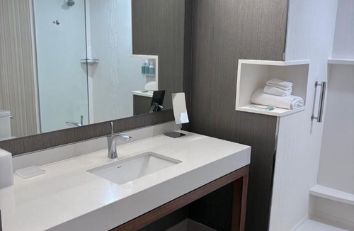 Okemos Hotel | Courtyard by Marriott East Lansing Okemos