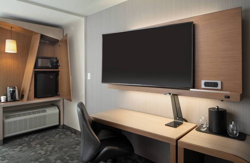 Milton Hotel | Courtyard by Marriott Lafayette South