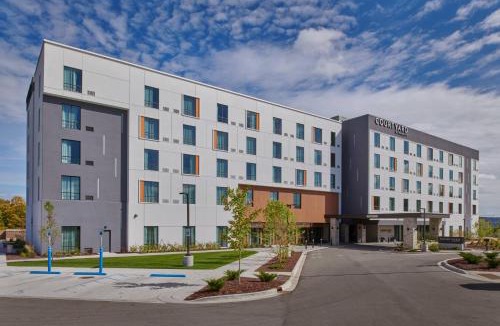 Petoskey Hotel | Courtyard by Marriott Petoskey at Victories Square