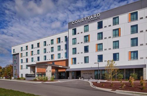 Petoskey Hotel | Courtyard by Marriott Petoskey at Victories Square