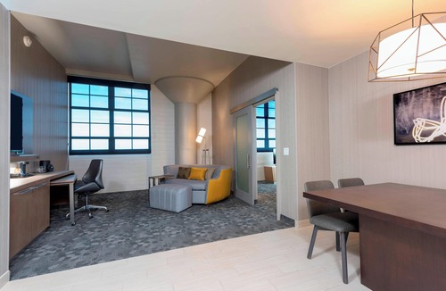 Waterloo Hotel | Courtyard by Marriott Waterloo Cedar Falls