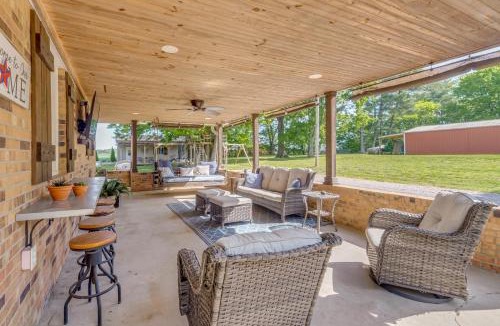 Olmstead House | Covered Patio, Fire Pit & Grills: Olmstead Getaway