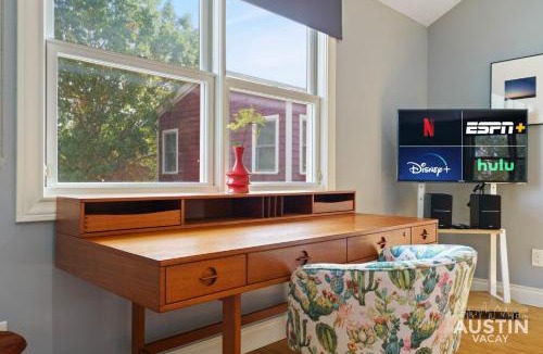Tarrytown Apartment | Coveted Tarrytown Studio Apt 1BA w Breakfast Nook Window Desk King Bed