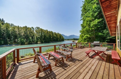 Packwood Cabin | `Cowlitz River Cabin` | Riverside, Yard, AC, EV