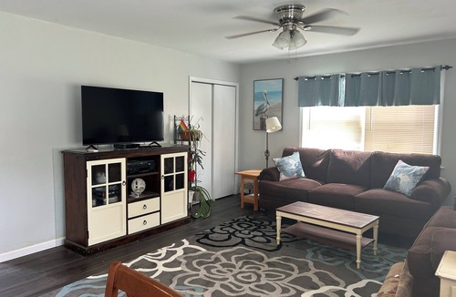 Calverton Apartment | Cozy 1-bedroom apartment in Private Home in Baiting Hallow with AC