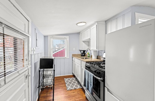 Hazel Park Apartment | Cozy 1-bedroom apartment with WiFi, AC in charming Hazel Park