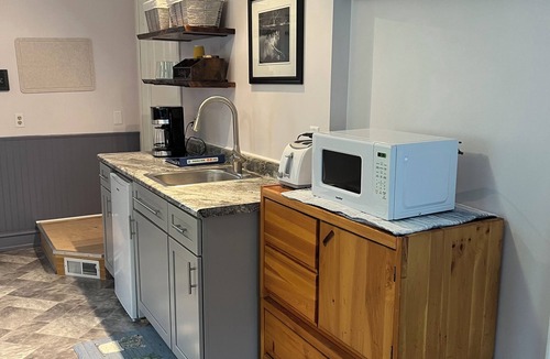Charlevoix Apartment | Cozy 1-bedroom studio in Charlevoix near Castle Farms, perfect for your getaway