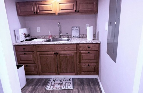 Indian Hill Apartment | Cozy 1-bedroom studio in Worcester near lake.