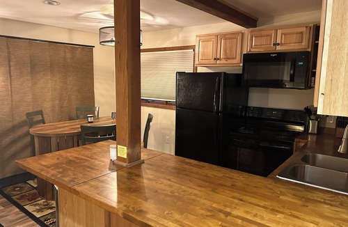 Wakefield Condo | Cozy 1B/1B Condo w/Massage Chair & Jetted Tub!