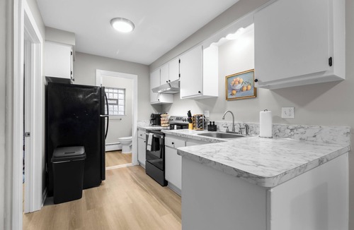 Mount Clemens Apartment | Cozy 1BR by Downtown Mt.Clemens | Hollywood Suites