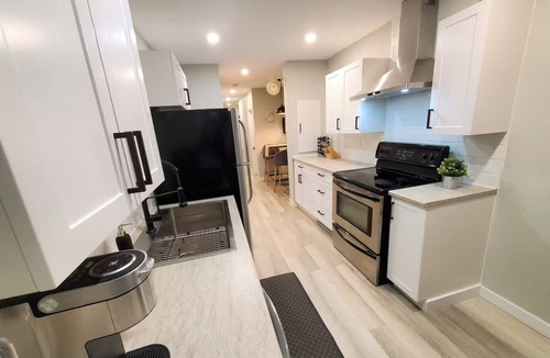 Cornwall Apartment | Cozy 2 Bed Apt with Fiber internet near waterfront