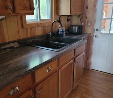 Suring House | Cozy 2 Bedroom Cabin