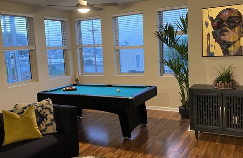 Bayview Apartment | Cozy 2 bedroom condo w/pool table