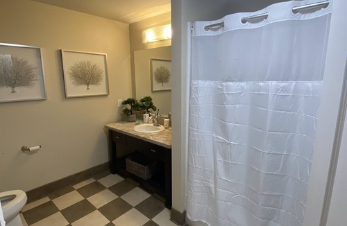 Bayview Apartment | Cozy 2 bedroom condo w/pool table